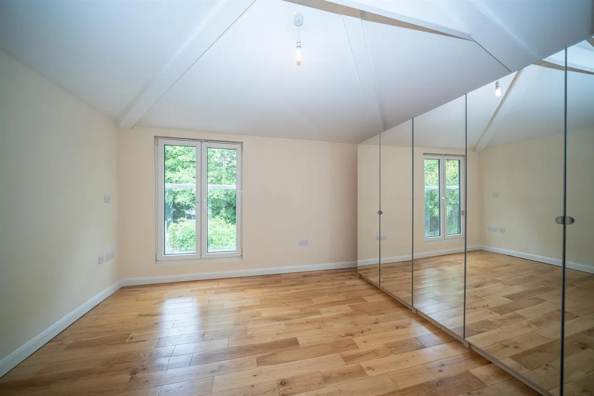 Two Waters Road, Apsley, Hemel Hempstead, Hertfordshire, HP3 9BZ
