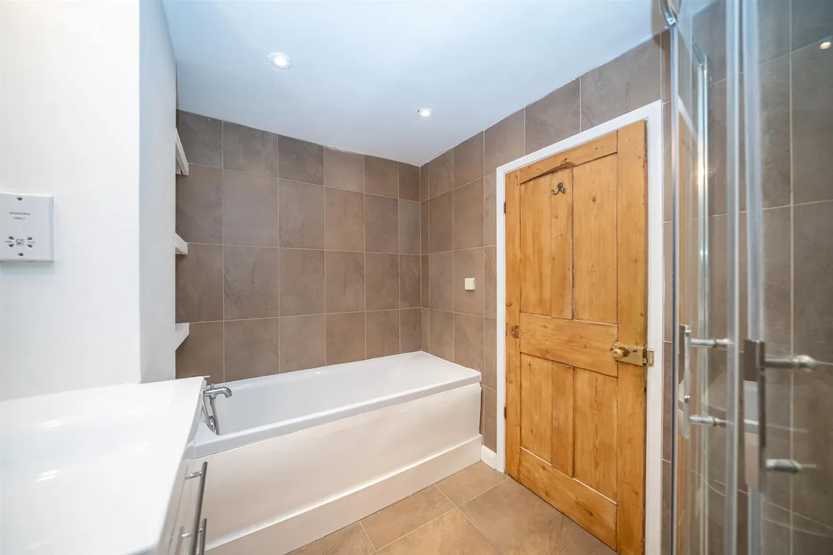 Two Waters Road, Apsley, Hemel Hempstead, Hertfordshire, HP3 9BZ