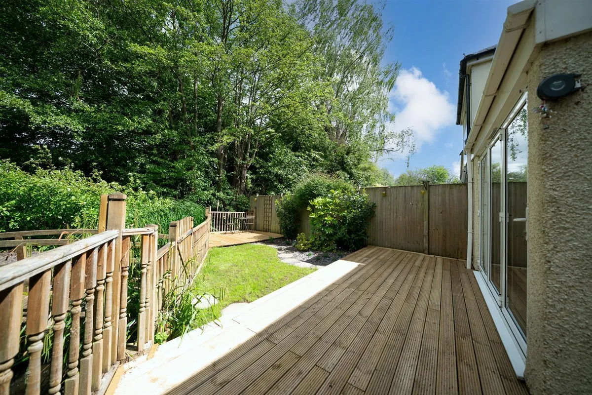 Two Waters Road, Apsley, Hemel Hempstead, Hertfordshire, HP3 9BZ