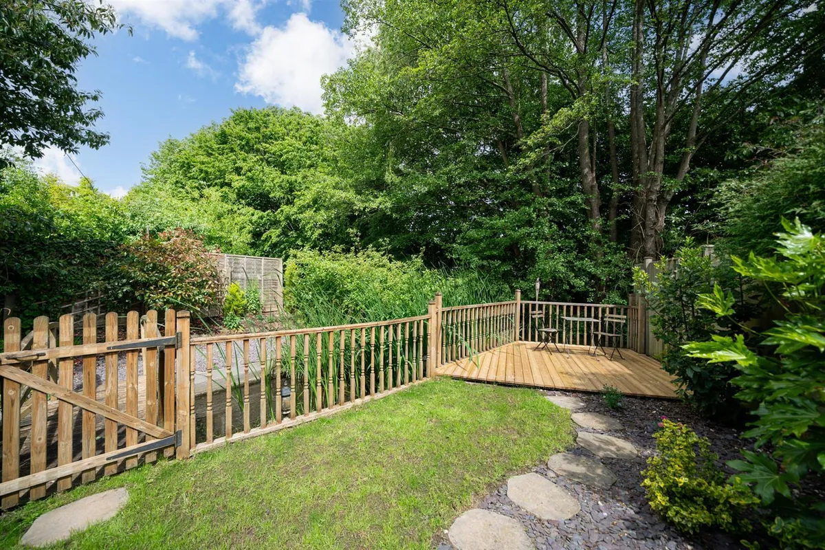 Two Waters Road, Apsley, Hemel Hempstead, Hertfordshire, HP3 9BZ