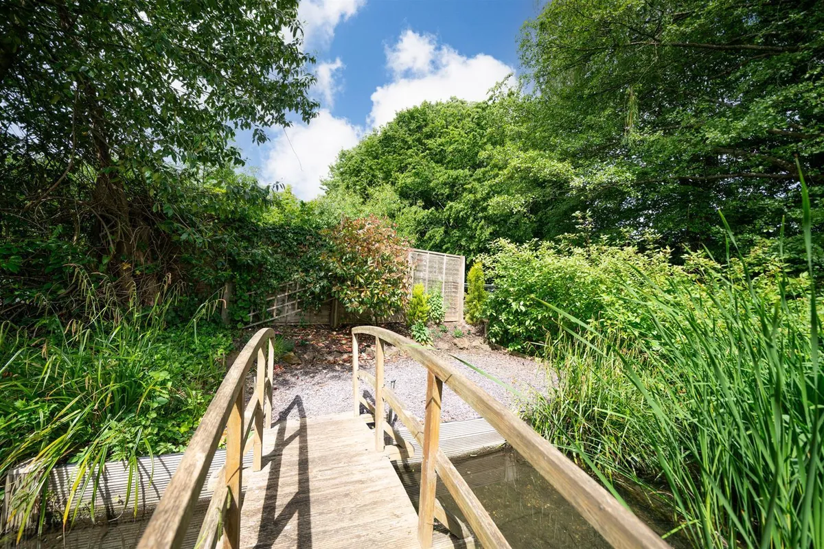 Two Waters Road, Apsley, Hemel Hempstead, Hertfordshire, HP3 9BZ