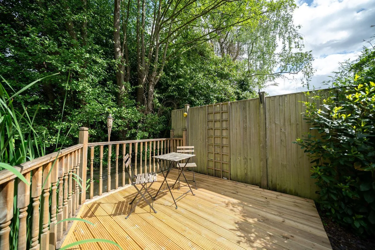 Two Waters Road, Apsley, Hemel Hempstead, Hertfordshire, HP3 9BZ
