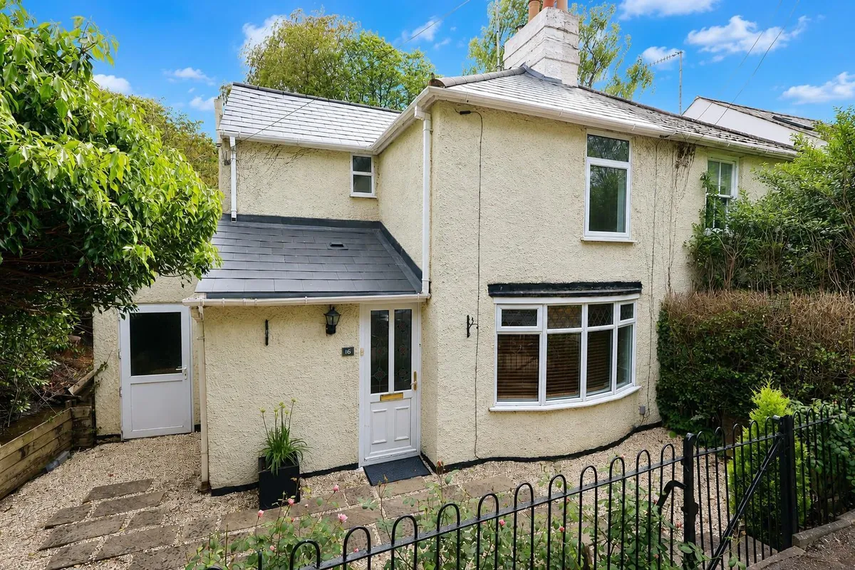 Two Waters Road, Apsley, Hemel Hempstead, Hertfordshire, HP3 9BZ