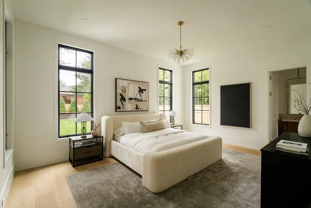 19 Bonnybrook Rd, Newton, MA 02468