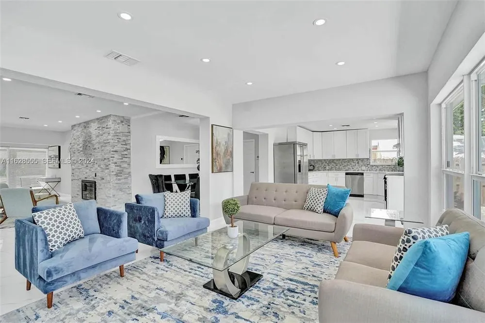3421 Dover Rd, Pompano Beach, FL 33062