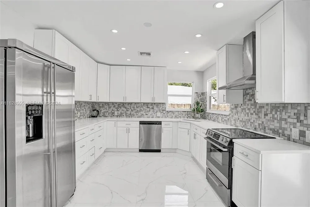 3421 Dover Rd, Pompano Beach, FL 33062