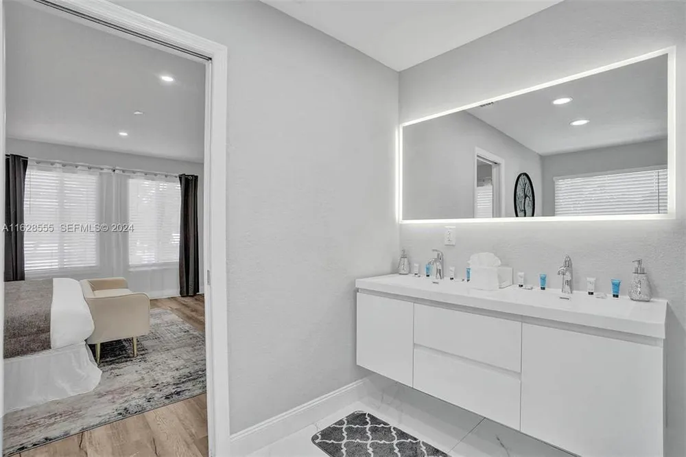 3421 Dover Rd, Pompano Beach, FL 33062