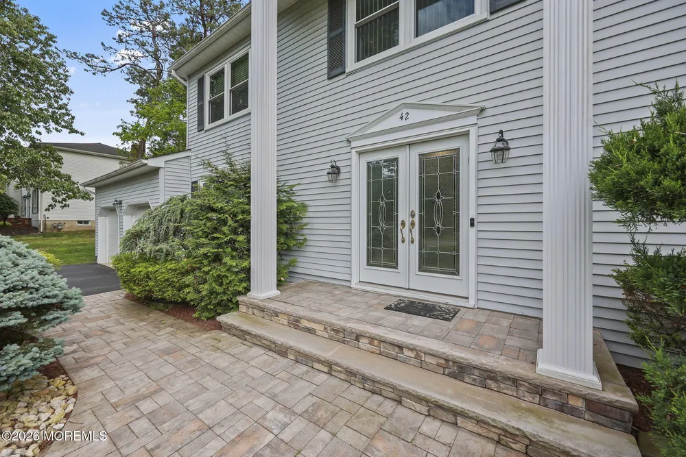 42 Palomino Drive, Manalapan, NJ 07726