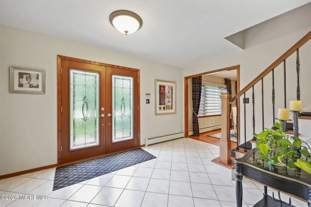 42 Palomino Drive, Manalapan, NJ 07726