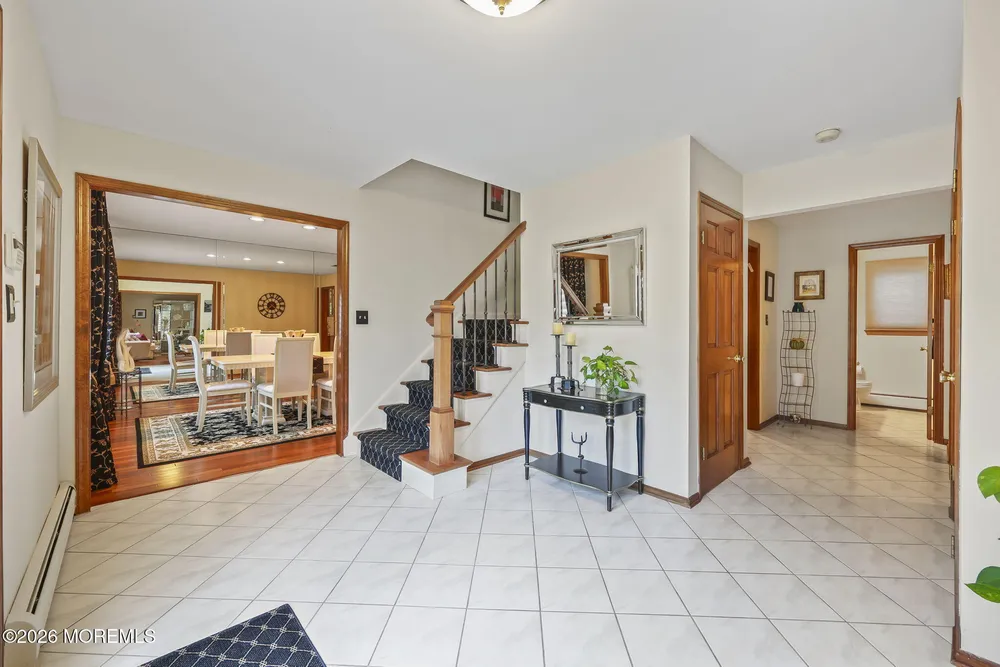 42 Palomino Drive, Manalapan, NJ 07726