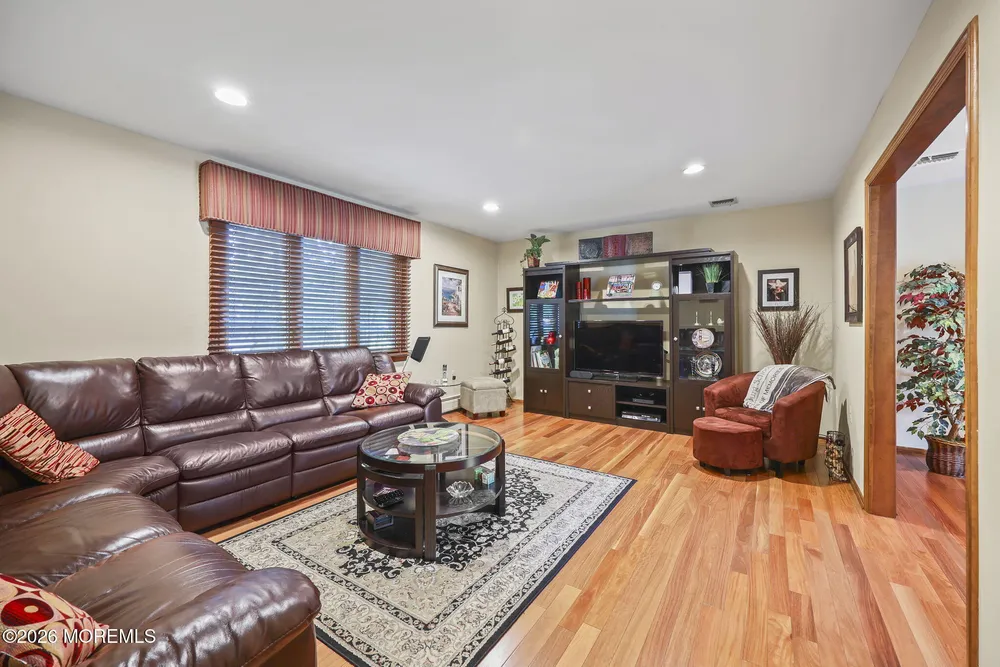 42 Palomino Drive, Manalapan, NJ 07726