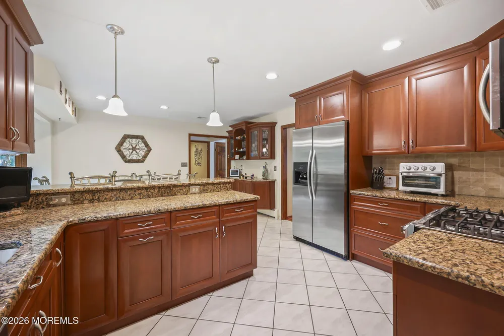 42 Palomino Drive, Manalapan, NJ 07726