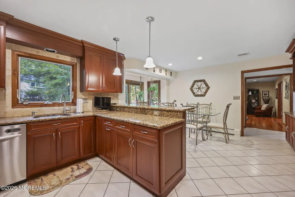 42 Palomino Drive, Manalapan, NJ 07726