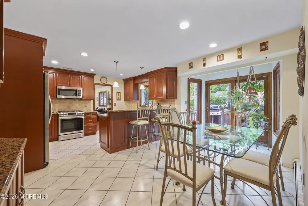42 Palomino Drive, Manalapan, NJ 07726