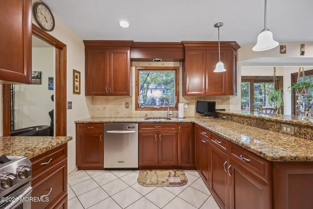42 Palomino Drive, Manalapan, NJ 07726