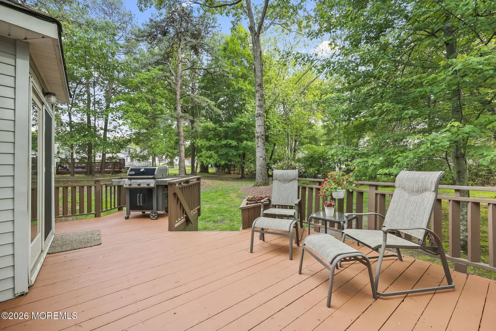42 Palomino Drive, Manalapan, NJ 07726