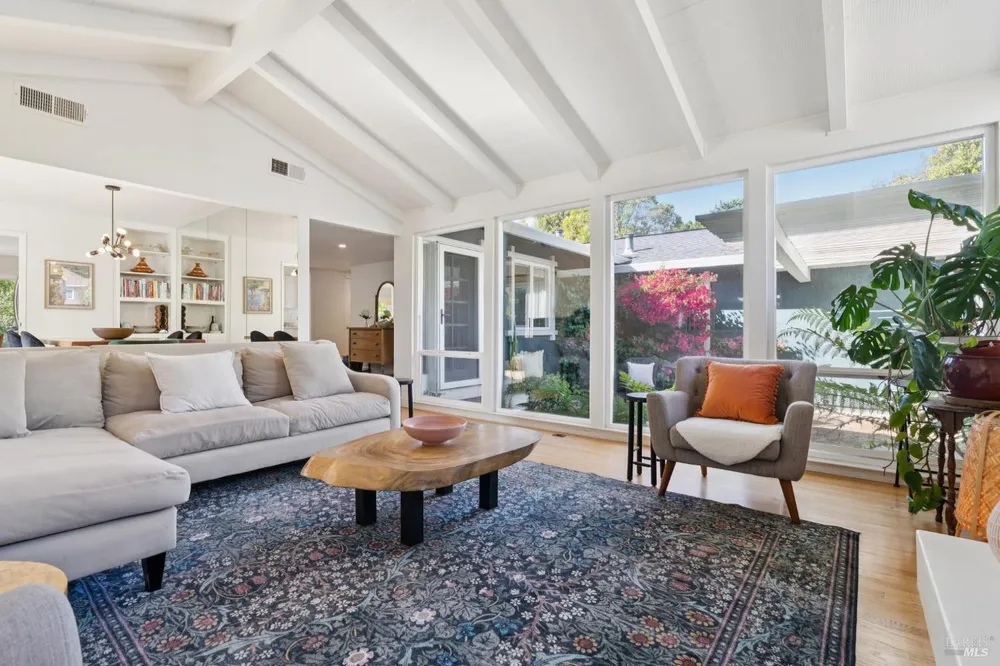 80 Upper Oak Dr, San Rafael, CA 94903