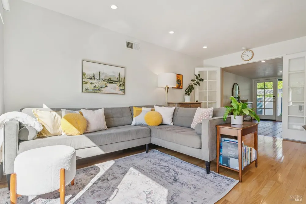 80 Upper Oak Dr, San Rafael, CA 94903