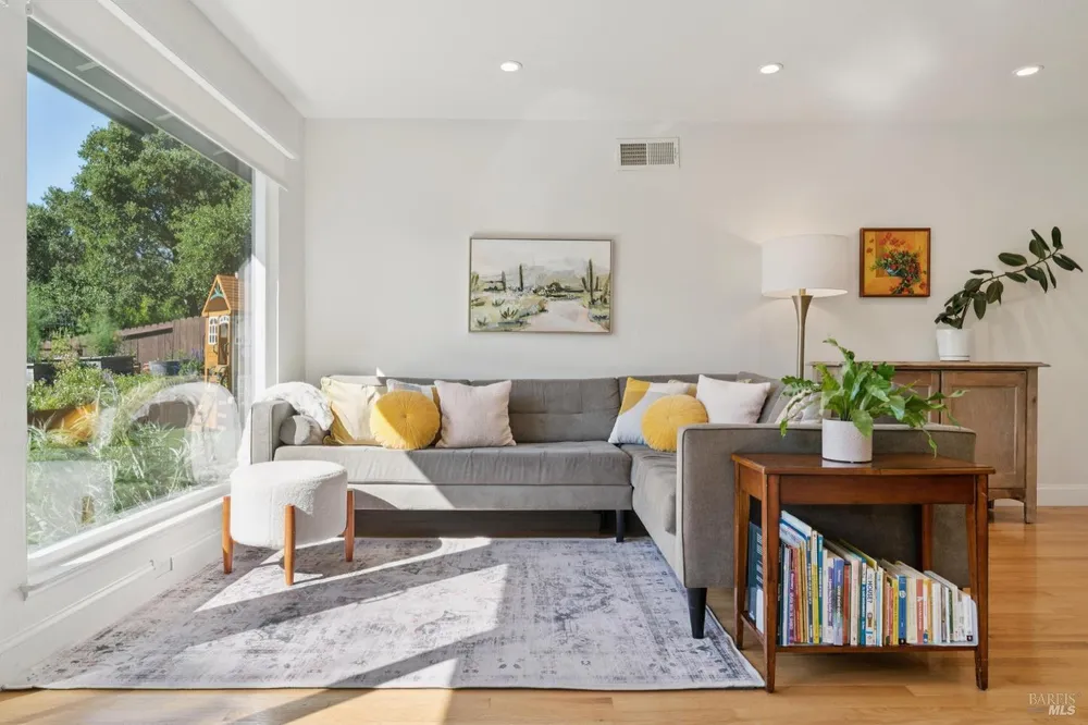 80 Upper Oak Dr, San Rafael, CA 94903