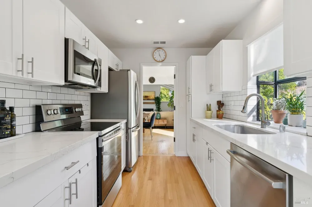 80 Upper Oak Dr, San Rafael, CA 94903