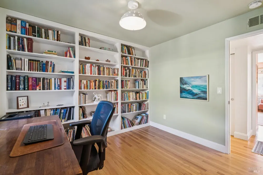 80 Upper Oak Dr, San Rafael, CA 94903