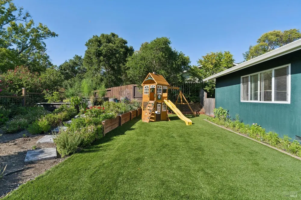 80 Upper Oak Dr, San Rafael, CA 94903