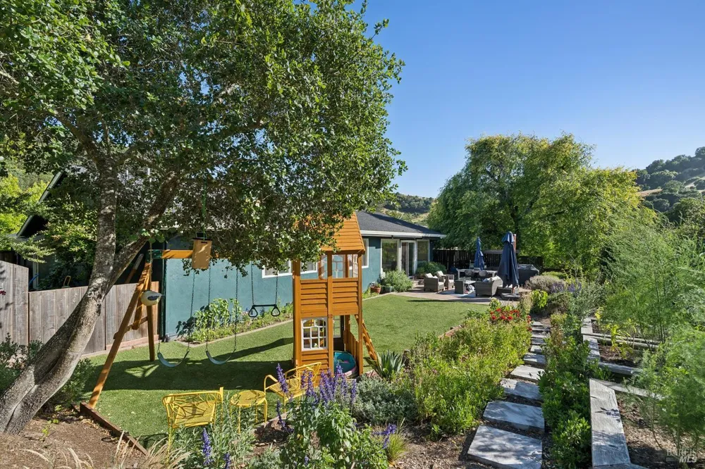 80 Upper Oak Dr, San Rafael, CA 94903