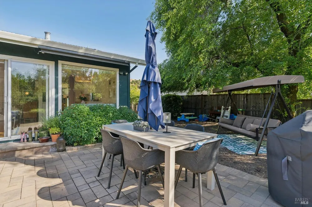 80 Upper Oak Dr, San Rafael, CA 94903