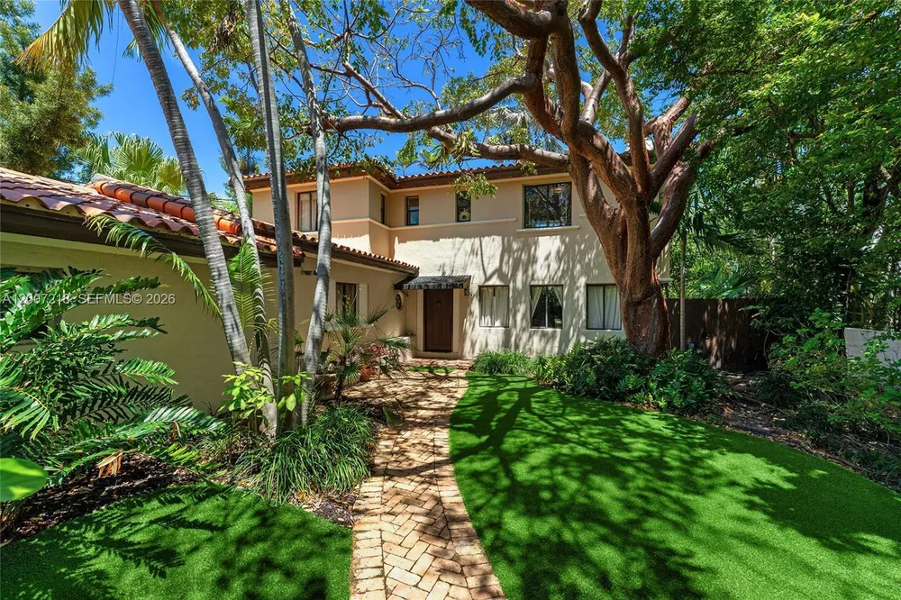 6121 Lagorce Dr, Miami Beach, FL 33140