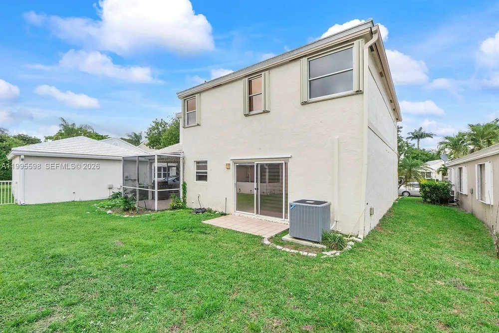9602 NW 8th Cir, Plantation, FL 33324