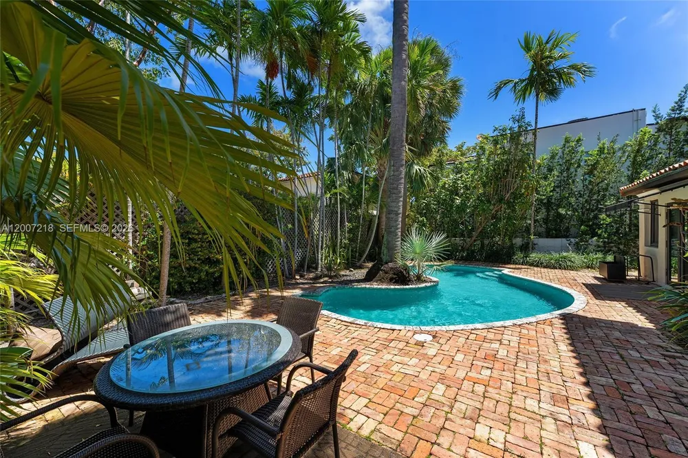 6121 Lagorce Dr, Miami Beach, FL 33140
