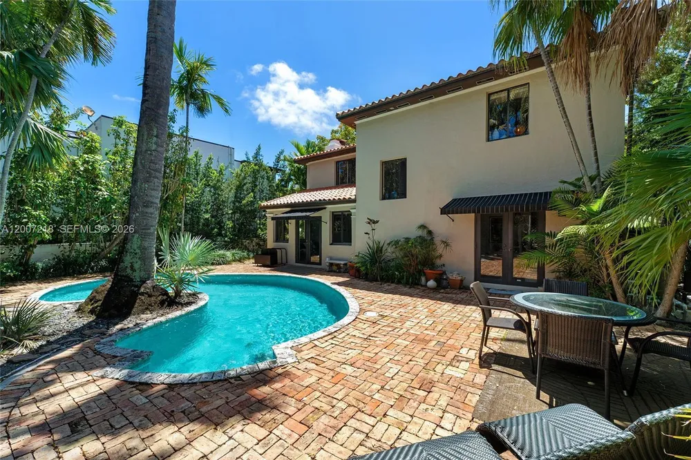 6121 Lagorce Dr, Miami Beach, FL 33140