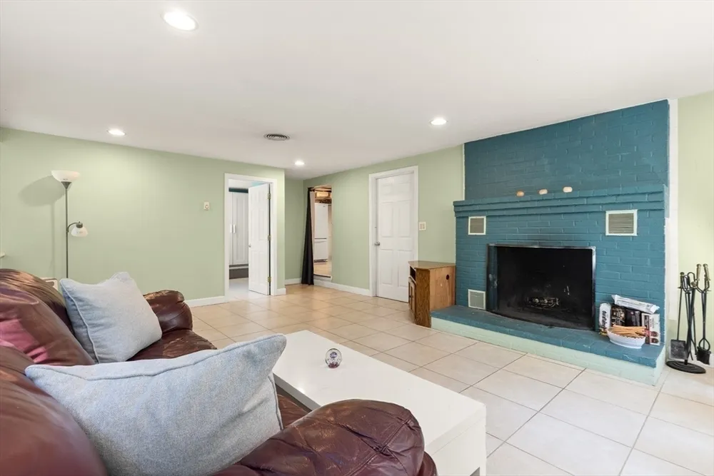 7 Marie Ave, Sharon, MA 02067