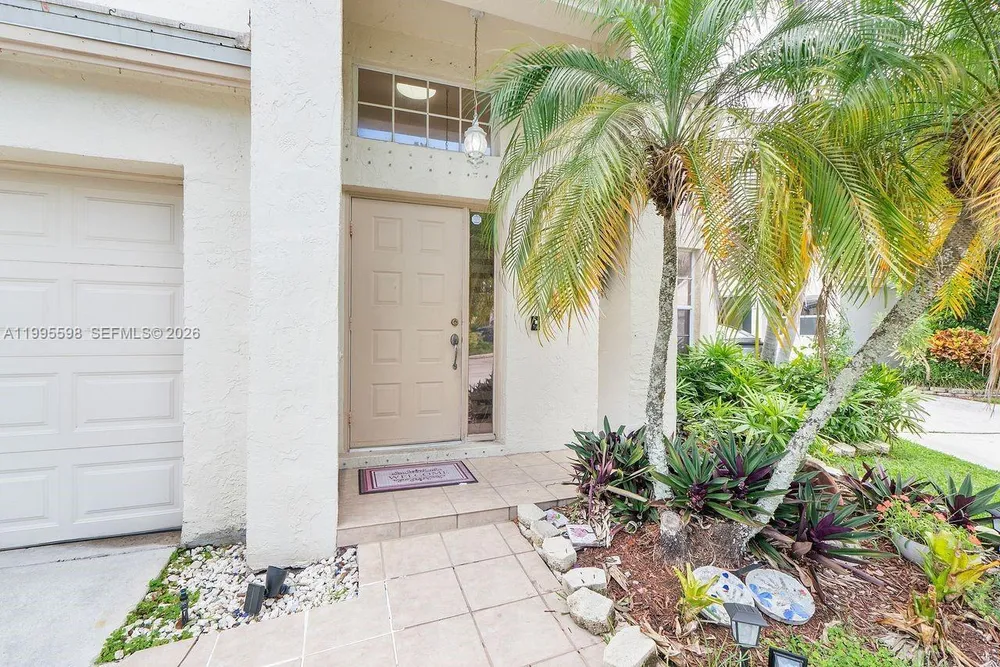 9602 NW 8th Cir, Plantation, FL 33324