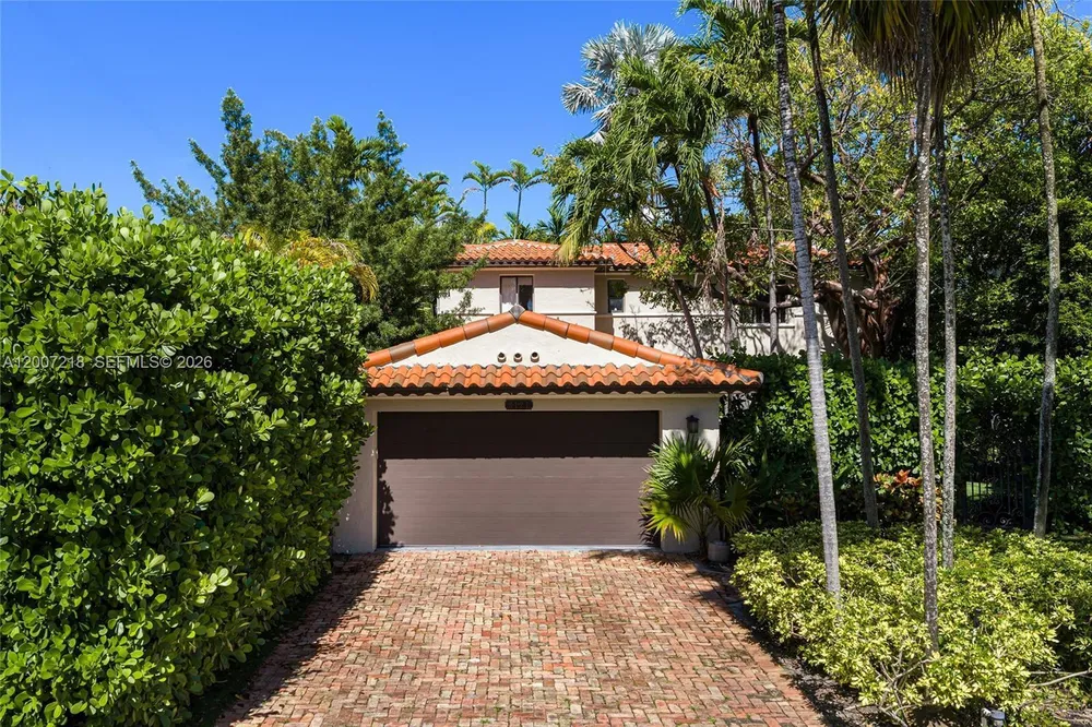 6121 Lagorce Dr, Miami Beach, FL 33140