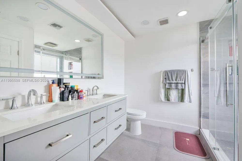 9602 NW 8th Cir, Plantation, FL 33324