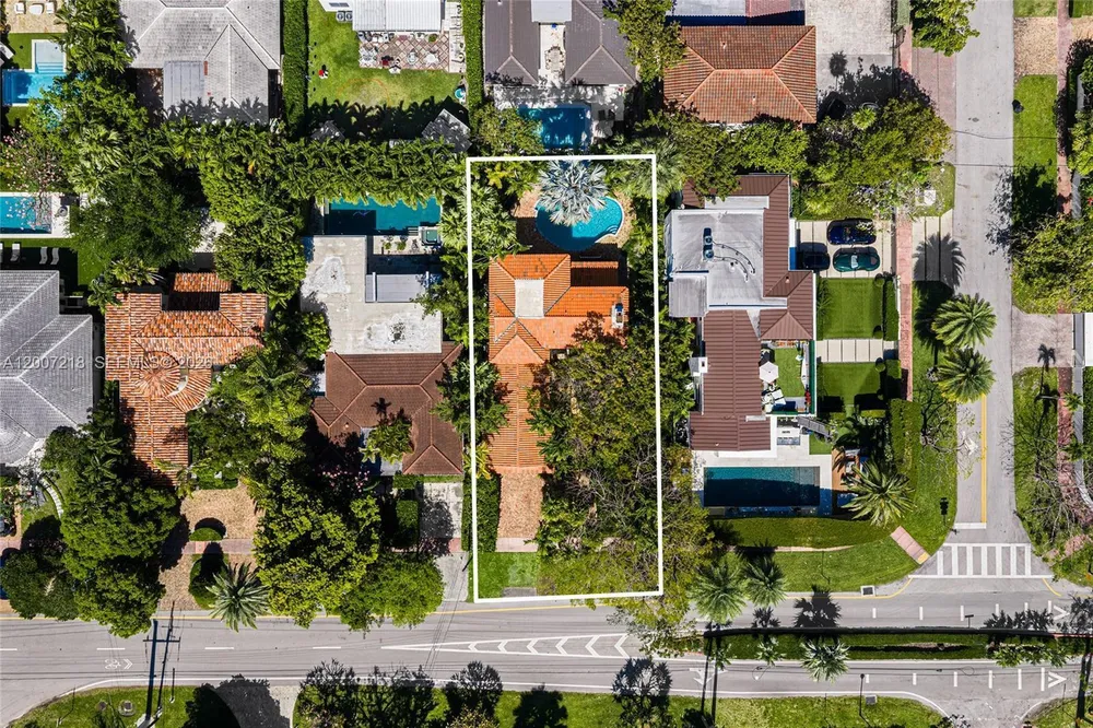 6121 Lagorce Dr, Miami Beach, FL 33140