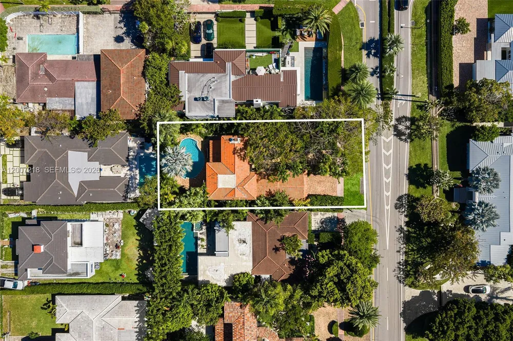 6121 Lagorce Dr, Miami Beach, FL 33140