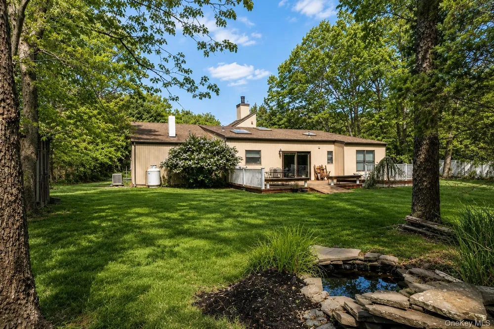 33 Guardian Dr, Mount Sinai, NY 11766