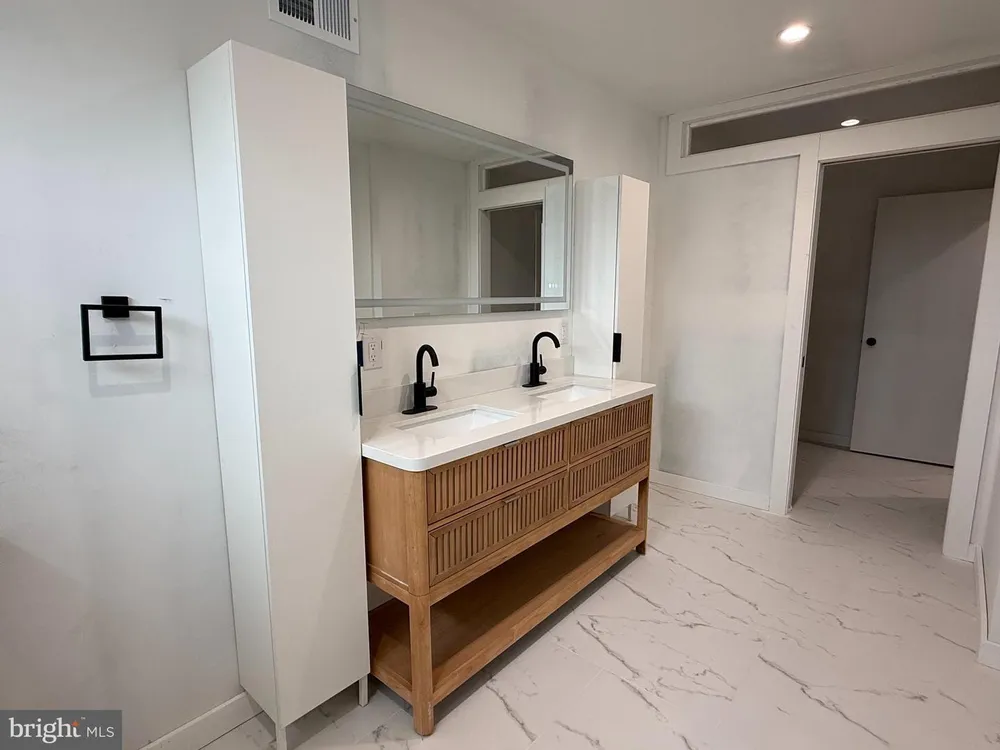 1207 S 26th St, Philadelphia, PA 19146