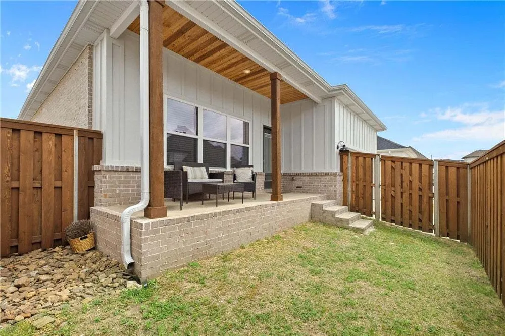 6304 SW Beacon St, Bentonville, AR 72713