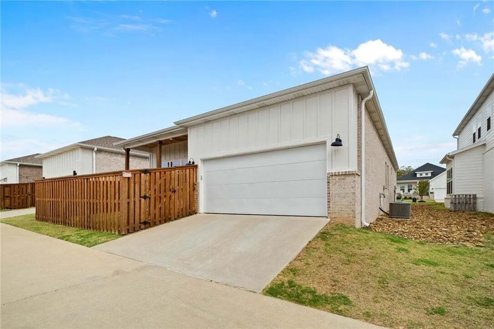6304 SW Beacon St, Bentonville, AR 72713