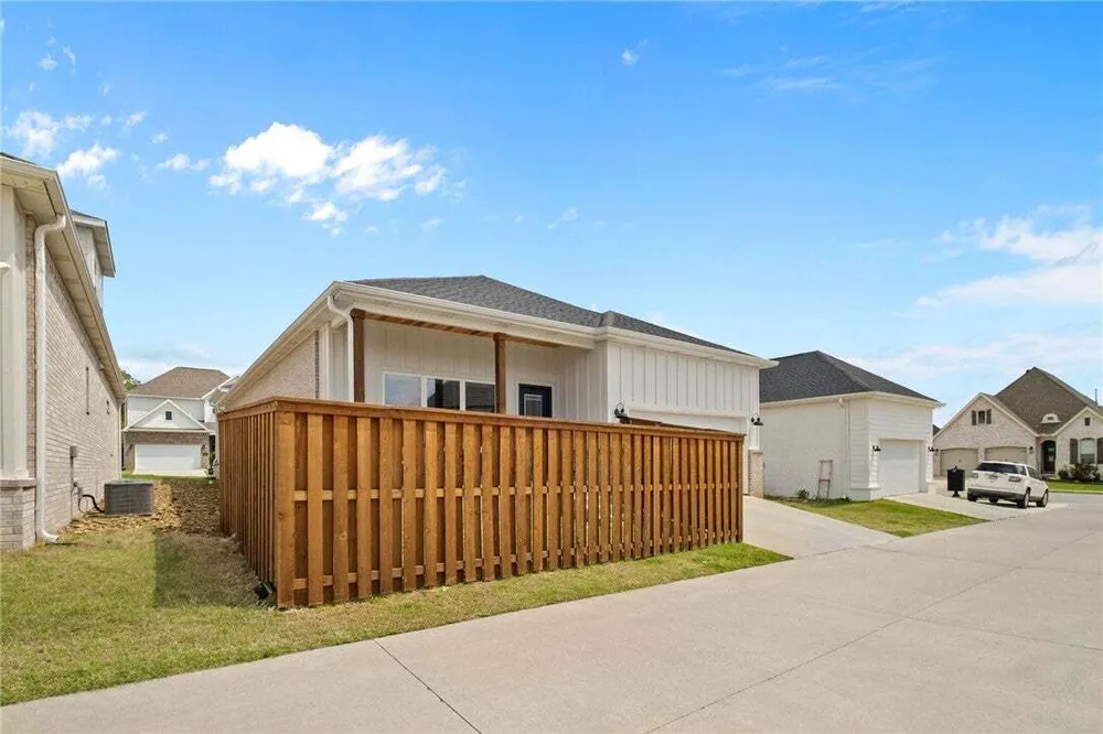 6304 SW Beacon St, Bentonville, AR 72713