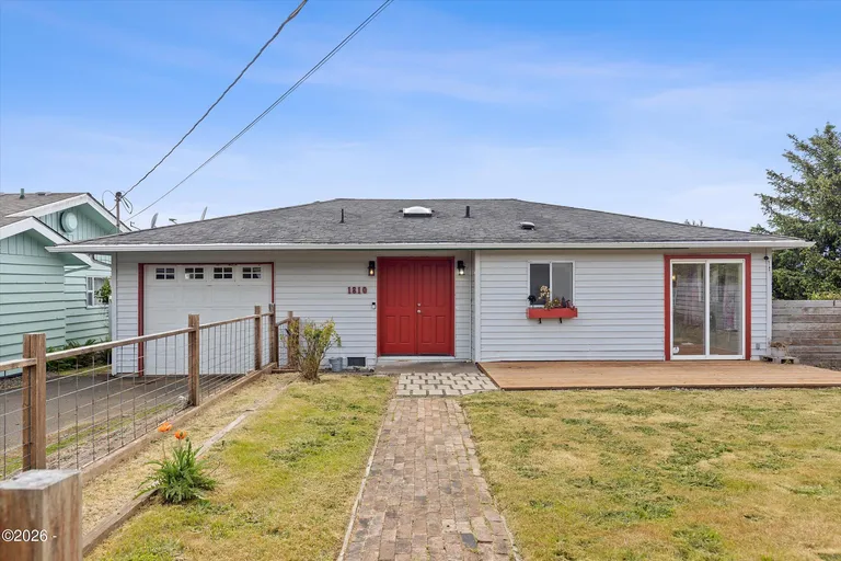 1810 NW Viewridge Dr, Waldport, OR 97394