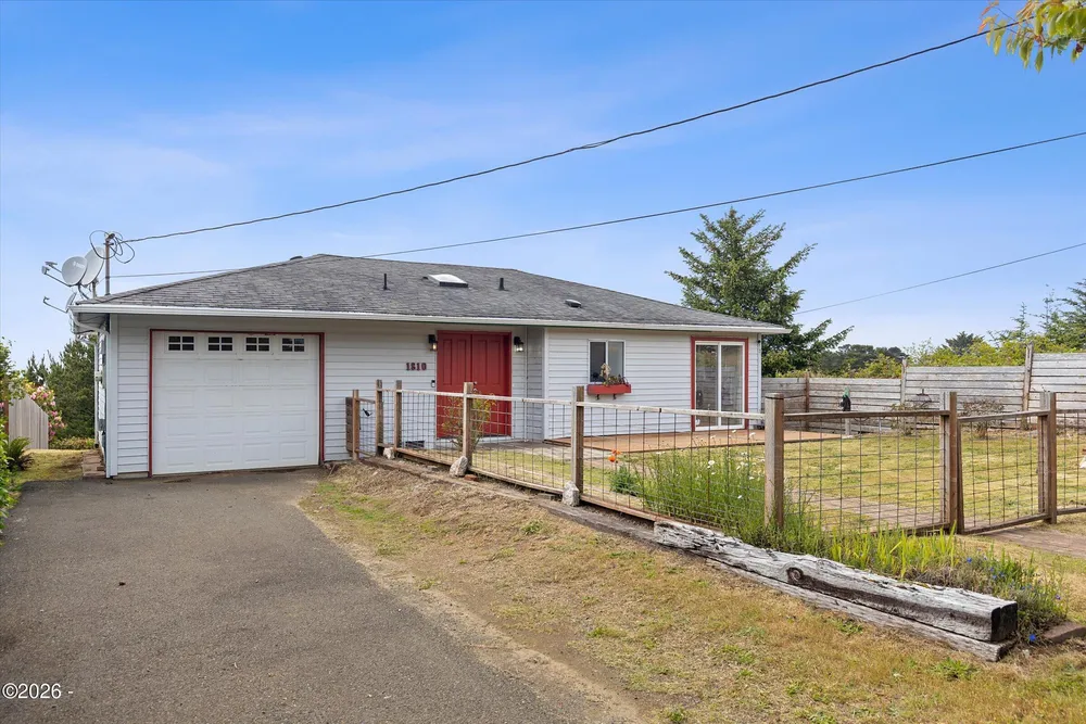1810 NW Viewridge Dr, Waldport, OR 97394