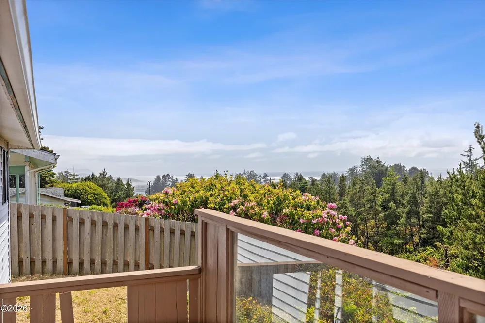 1810 NW Viewridge Dr, Waldport, OR 97394
