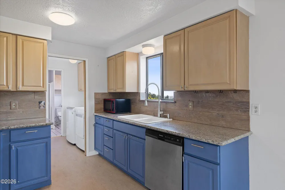 1810 NW Viewridge Dr, Waldport, OR 97394