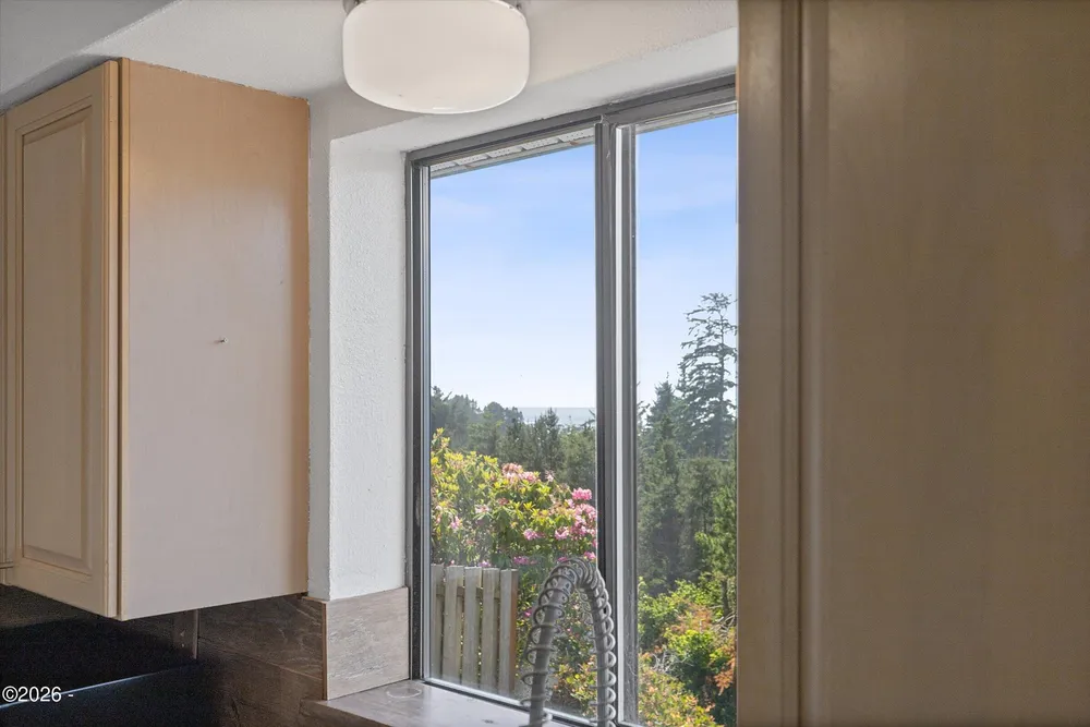 1810 NW Viewridge Dr, Waldport, OR 97394