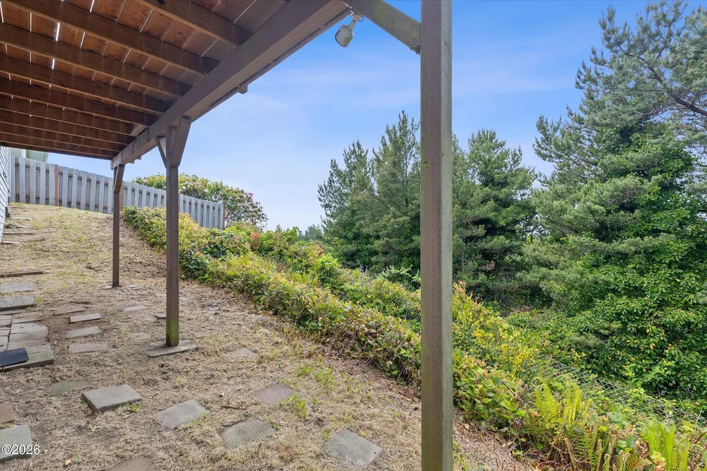 1810 NW Viewridge Dr, Waldport, OR 97394