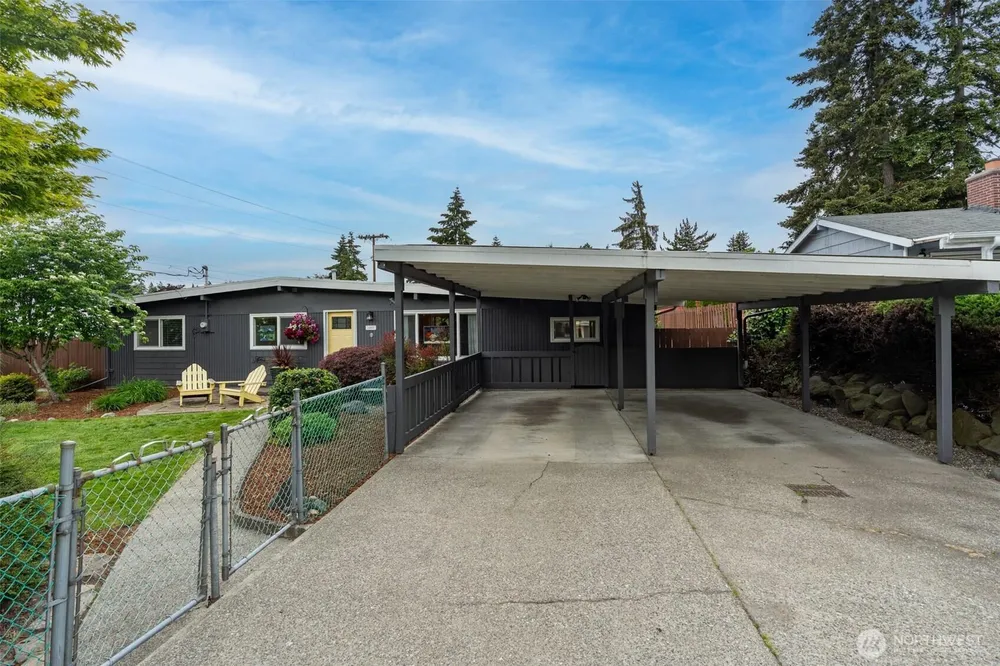 24855 16th Ave S, Des Moines, WA 98198